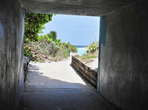 Beach & tunnel